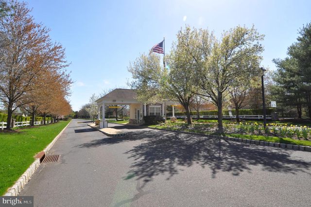 17 BARBARY LN, Columbus, NJ 08022