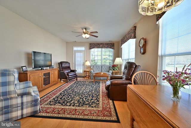 17 BARBARY LN, Columbus, NJ 08022