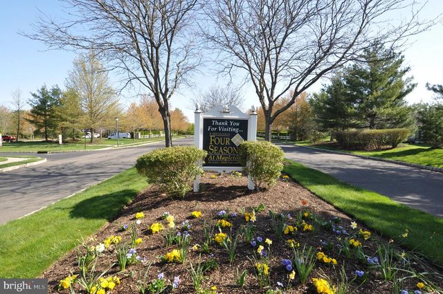 17 BARBARY LN, Columbus, NJ 08022