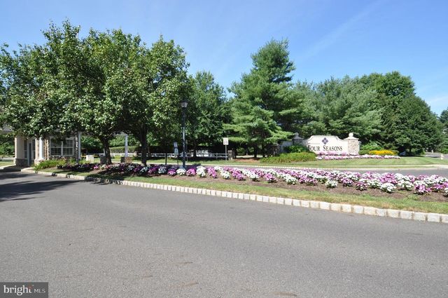 17 BARBARY LN, Columbus, NJ 08022