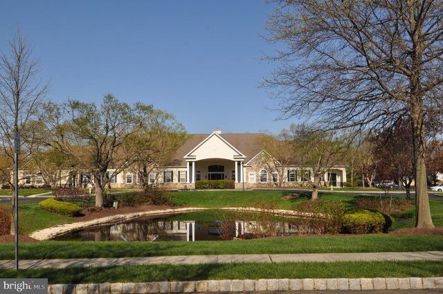 17 BARBARY LN, Columbus, NJ 08022