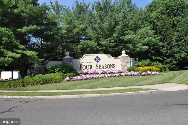 17 BARBARY LN, Columbus, NJ 08022