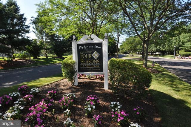 17 BARBARY LN, Columbus, NJ 08022