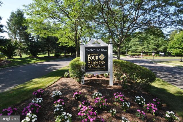 17 BARBARY LN, Columbus, NJ 08022