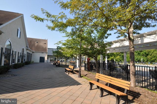 17 BARBARY LN, Columbus, NJ 08022