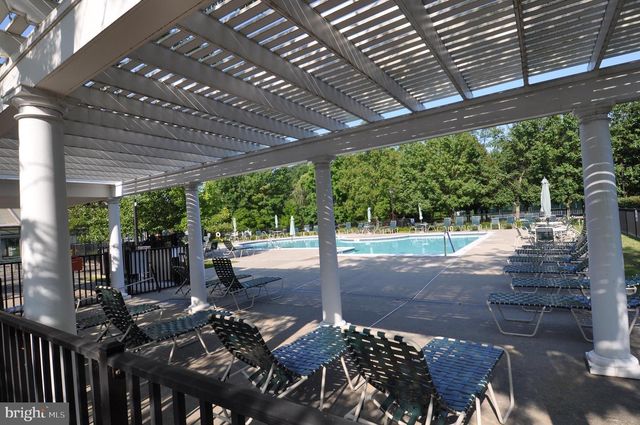 17 BARBARY LN, Columbus, NJ 08022