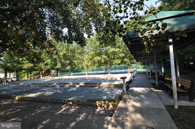 17 BARBARY LN, Columbus, NJ 08022