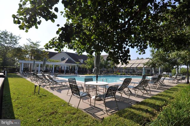 17 BARBARY LN, Columbus, NJ 08022