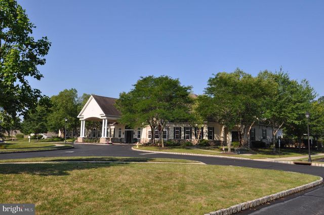 17 BARBARY LN, Columbus, NJ 08022