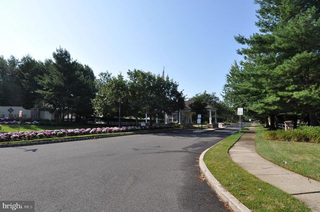 17 BARBARY LN, Columbus, NJ 08022