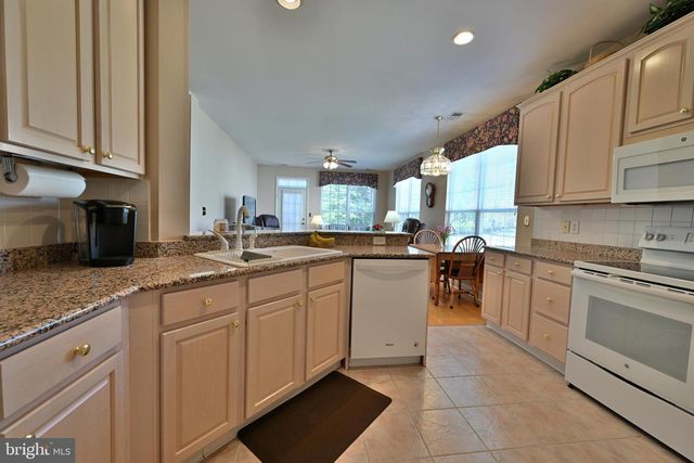 17 BARBARY LN, Columbus, NJ 08022