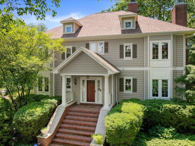 N29W30593 Foxwood DRIVE, Pewaukee, WI 53072
