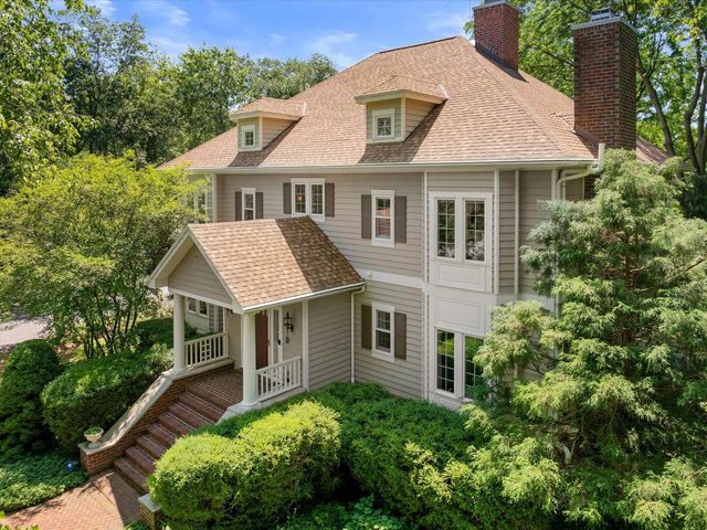 N29W30593 Foxwood DRIVE, Pewaukee, WI 53072