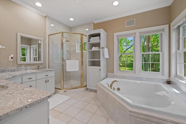 N29W30593 Foxwood DRIVE, Pewaukee, WI 53072