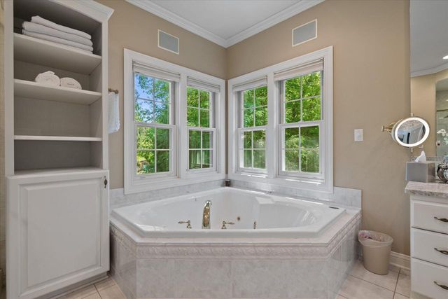 N29W30593 Foxwood DRIVE, Pewaukee, WI 53072