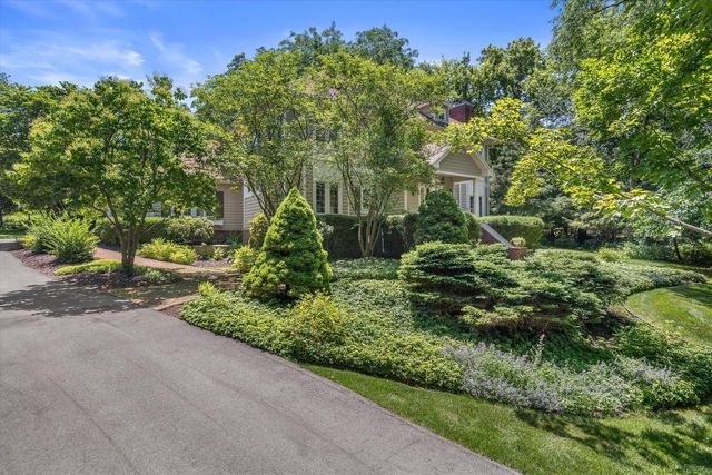 N29W30593 Foxwood DRIVE, Pewaukee, WI 53072