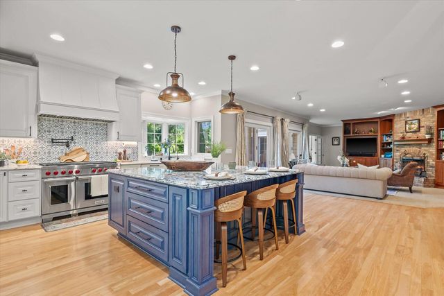 N29W30593 Foxwood DRIVE, Pewaukee, WI 53072