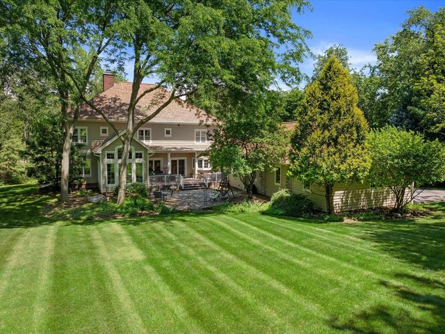 N29W30593 Foxwood DRIVE, Pewaukee, WI 53072