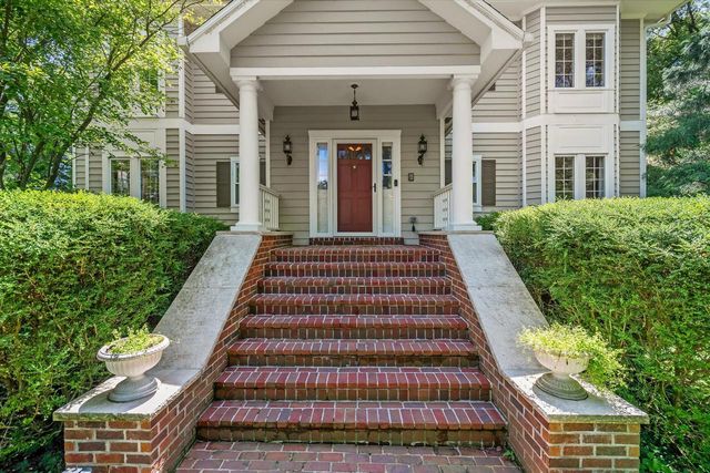 N29W30593 Foxwood DRIVE, Pewaukee, WI 53072