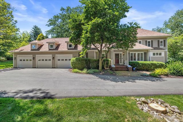 N29W30593 Foxwood DRIVE, Pewaukee, WI 53072