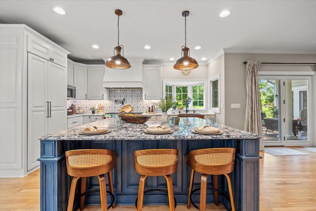 N29W30593 Foxwood DRIVE, Pewaukee, WI 53072