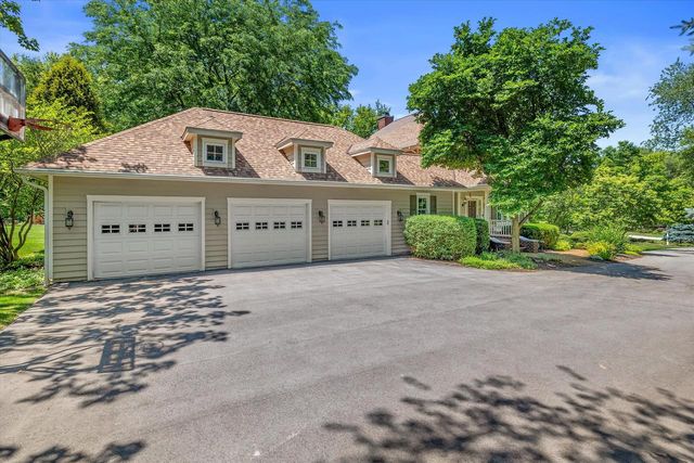 N29W30593 Foxwood DRIVE, Pewaukee, WI 53072