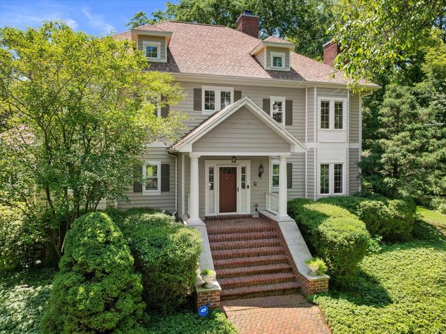 N29W30593 Foxwood DRIVE, Pewaukee, WI 53072