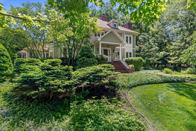 N29W30593 Foxwood DRIVE, Pewaukee, WI 53072
