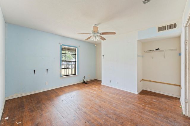 222 E Southland Avenue, Alvin, TX 77511