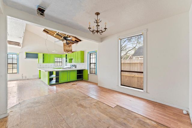 222 E Southland Avenue, Alvin, TX 77511