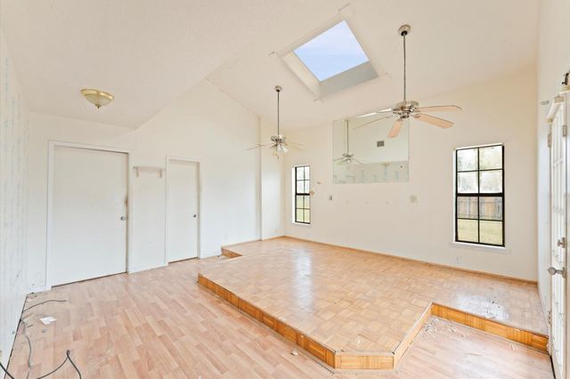 222 E Southland Avenue, Alvin, TX 77511