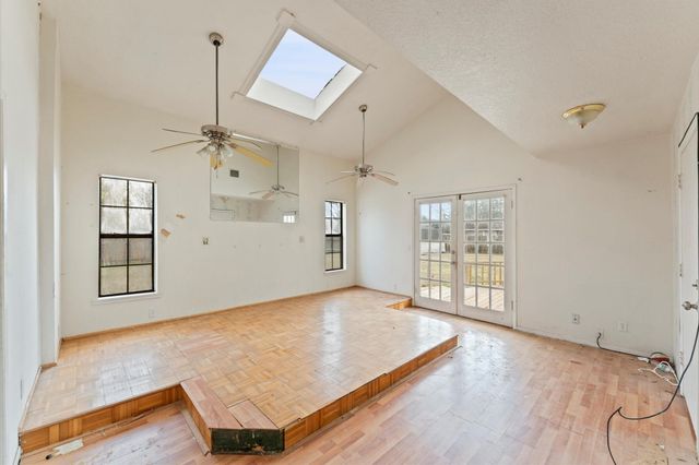 222 E Southland Avenue, Alvin, TX 77511