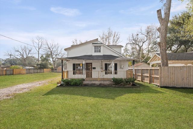 222 E Southland Avenue, Alvin, TX 77511