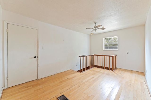 222 E Southland Avenue, Alvin, TX 77511