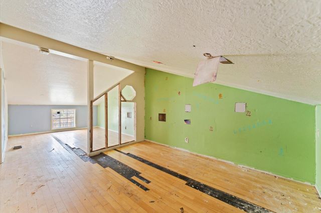 222 E Southland Avenue, Alvin, TX 77511