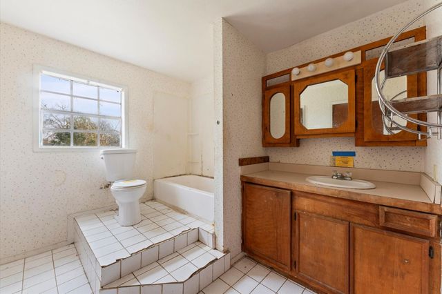 222 E Southland Avenue, Alvin, TX 77511