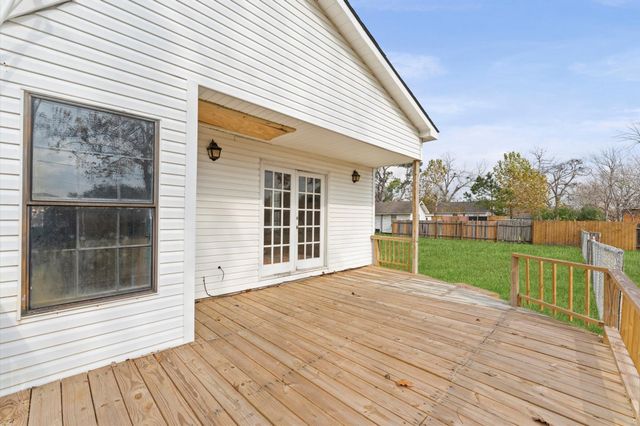 222 E Southland Avenue, Alvin, TX 77511