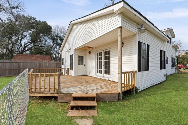 222 E Southland Avenue, Alvin, TX 77511