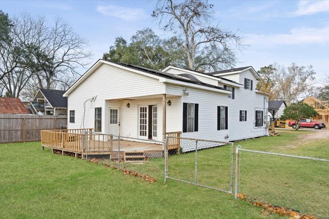 222 E Southland Avenue, Alvin, TX 77511