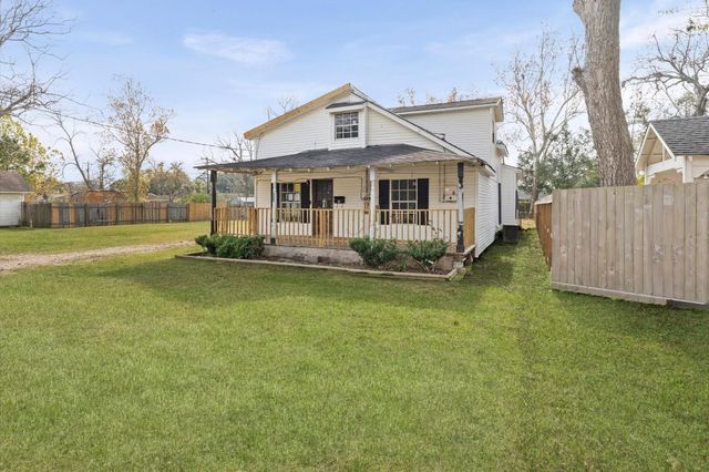 222 E Southland Avenue, Alvin, TX 77511