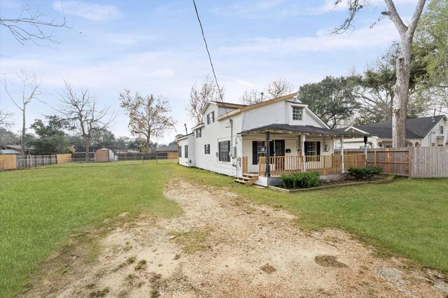 222 E Southland Avenue, Alvin, TX 77511
