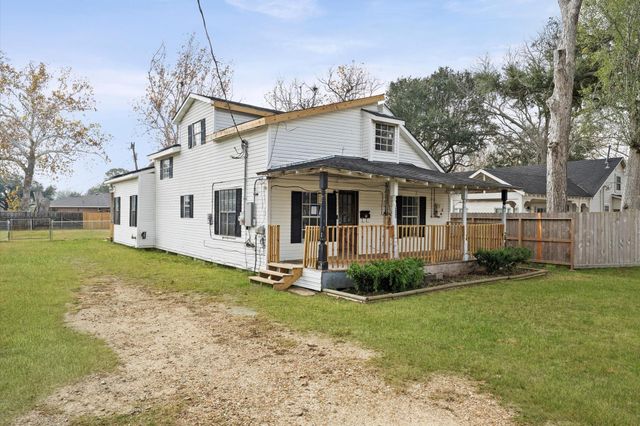 222 E Southland Avenue, Alvin, TX 77511