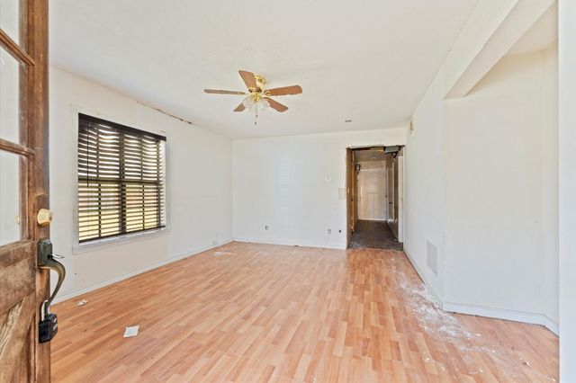 222 E Southland Avenue, Alvin, TX 77511