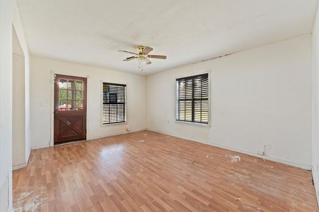 222 E Southland Avenue, Alvin, TX 77511