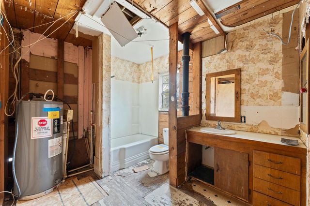 222 E Southland Avenue, Alvin, TX 77511