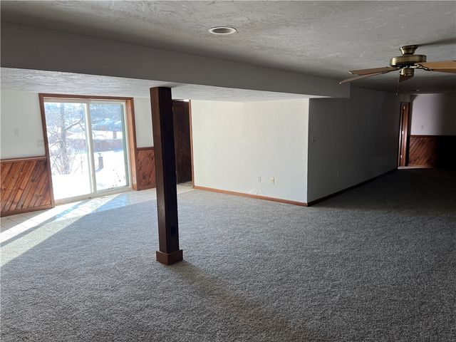 1014 Jefferson Ave, Jeannette, PA 15644