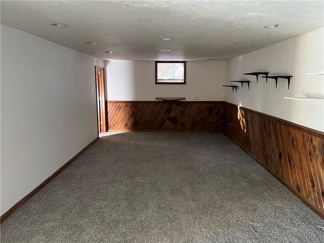 1014 Jefferson Ave, Jeannette, PA 15644