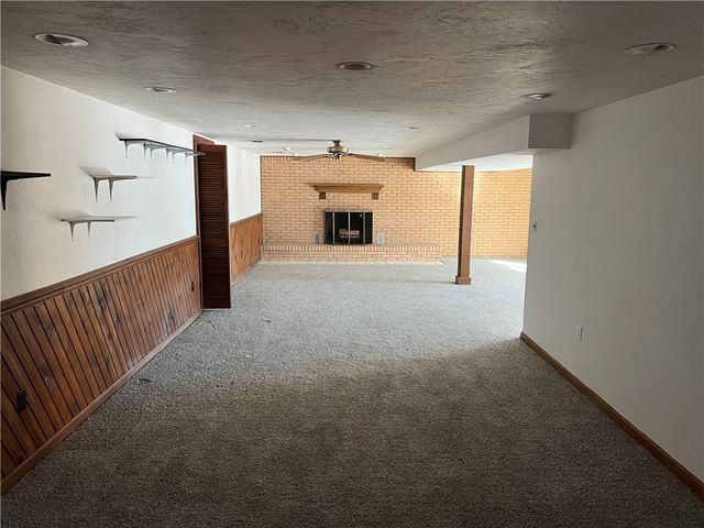 1014 Jefferson Ave, Jeannette, PA 15644