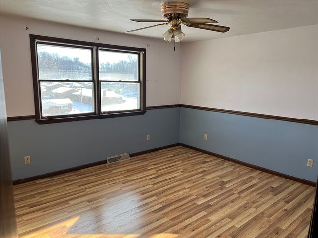 1014 Jefferson Ave, Jeannette, PA 15644