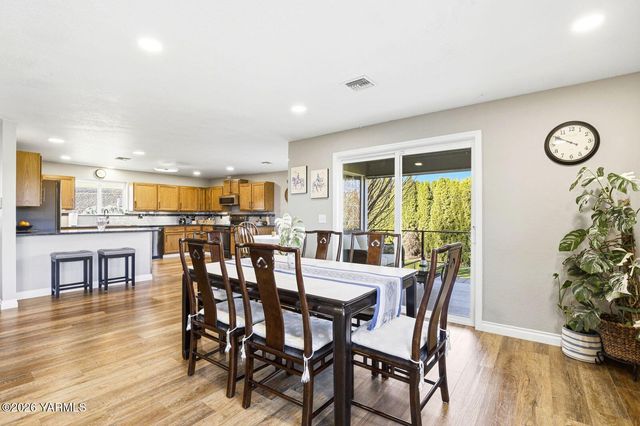 12309 Douglas Rd, Yakima, WA 98908